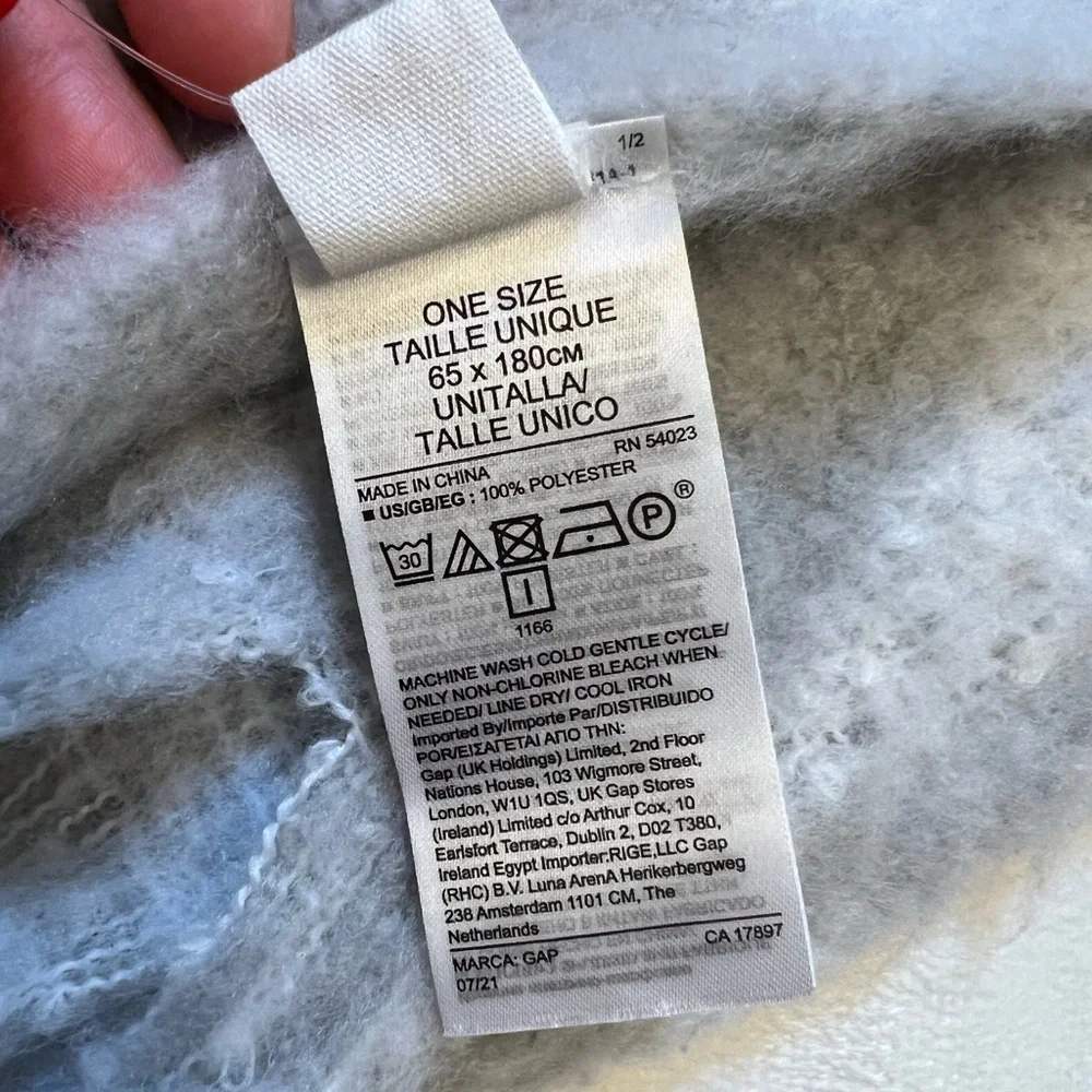 GAP Soft Gray‎ and White Shawl One Size